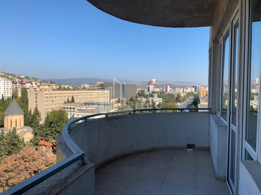 იყიდება ბინა, საბურთალო