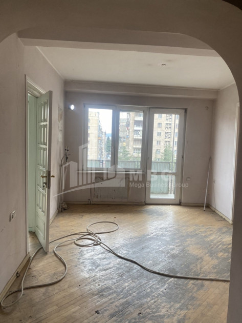 იყიდება ბინა, საბურთალო