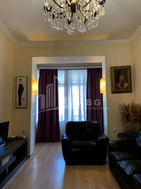 იყიდება ბინა, საბურთალო