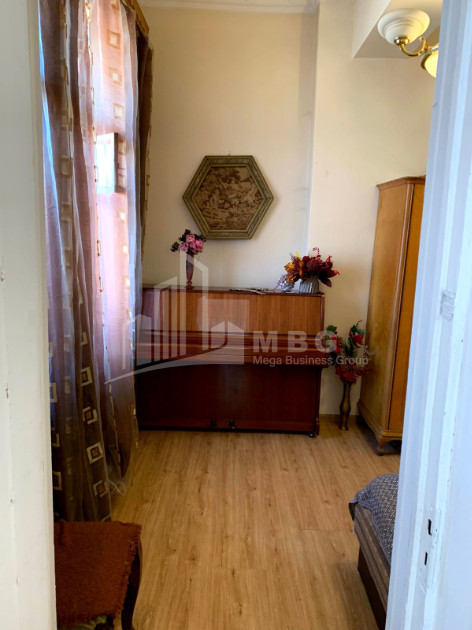 იყიდება ბინა, საბურთალო