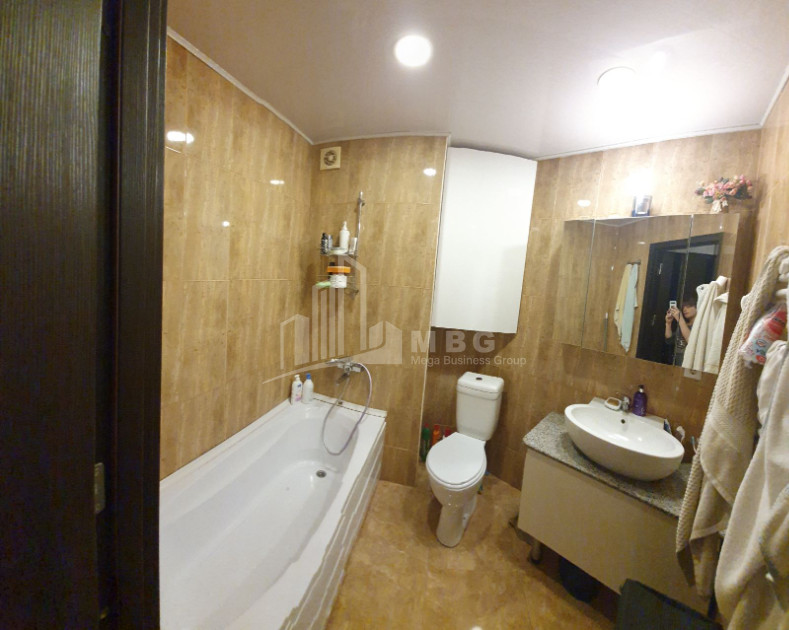 For Sale Flat, in Isani