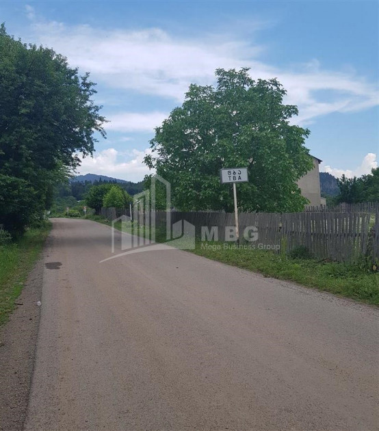 იყიდება სააგარაკე მიწის ნაკვეთი, ტბა