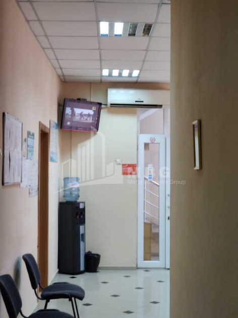 For Rent Building Commercial, in Okros ubani