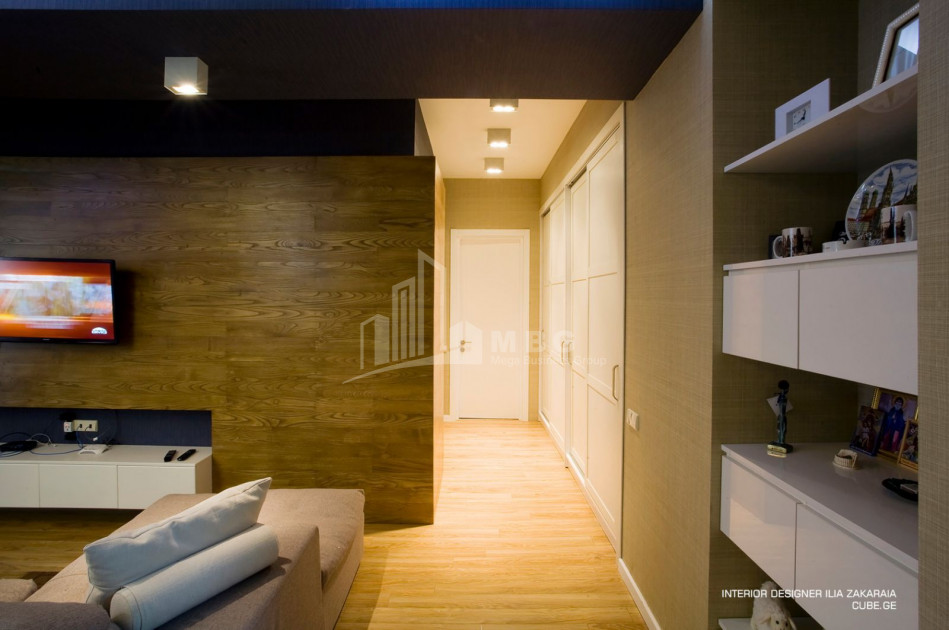 იყიდება ბინა, ვაკე