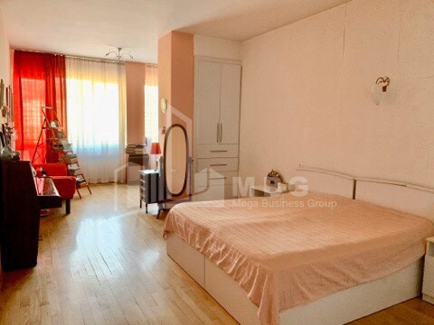 იყიდება ბინა, საბურთალო