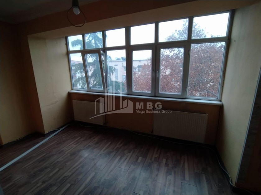 იყიდება ბინა, საბურთალო