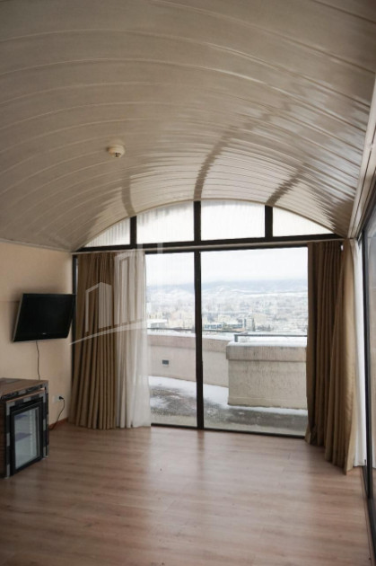 For Rent Hotel - Resort Commercial, in Mtatsminda District