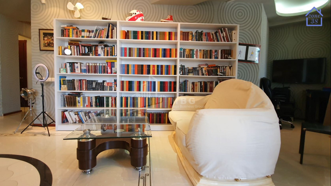 For Sale Flat, in Vake