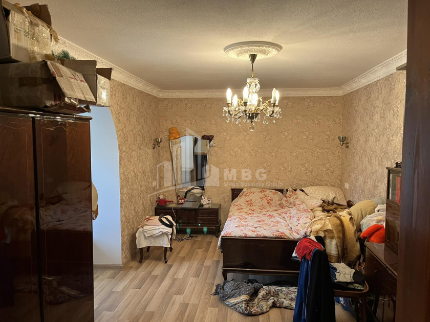 იყიდება ბინა, საბურთალო