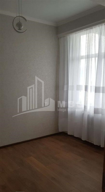 For Sale Flat, in Surrounding area of metro Guramishvili