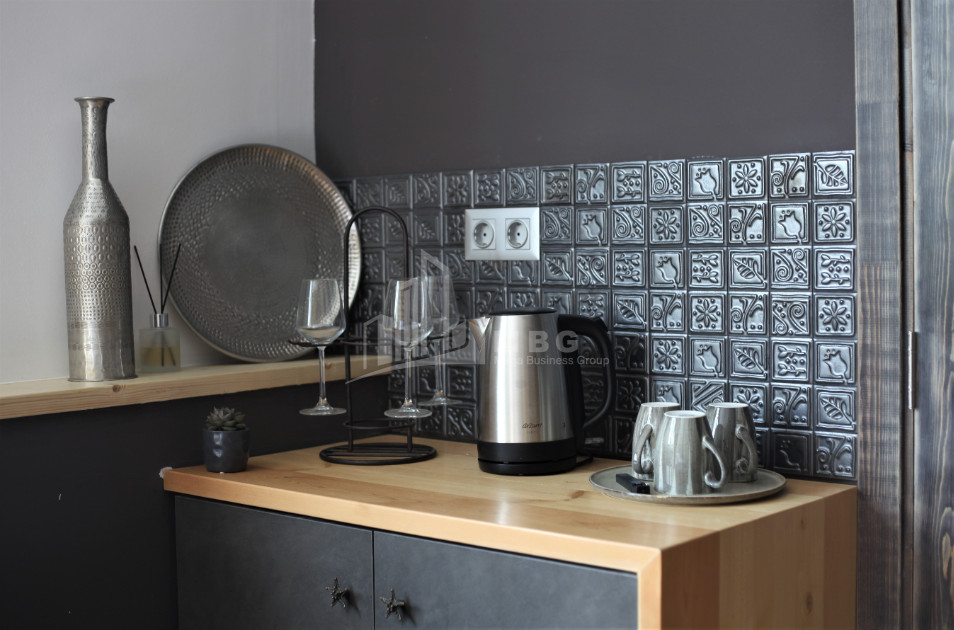 იყიდება ძველი აშენებული ბინა დ. აღმაშენებლის გგამზირზე, პლეხანოვი