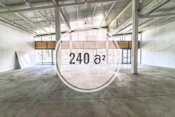 For Rent Витражный фасад Commercial, in Metromsheni