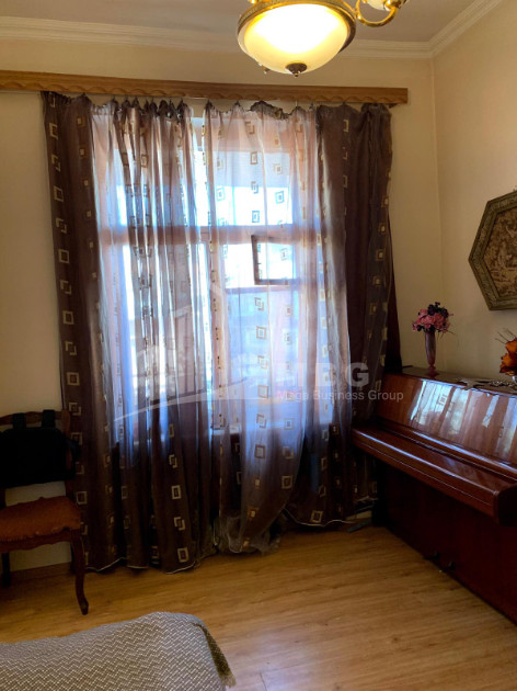 იყიდება ბინა, საბურთალო