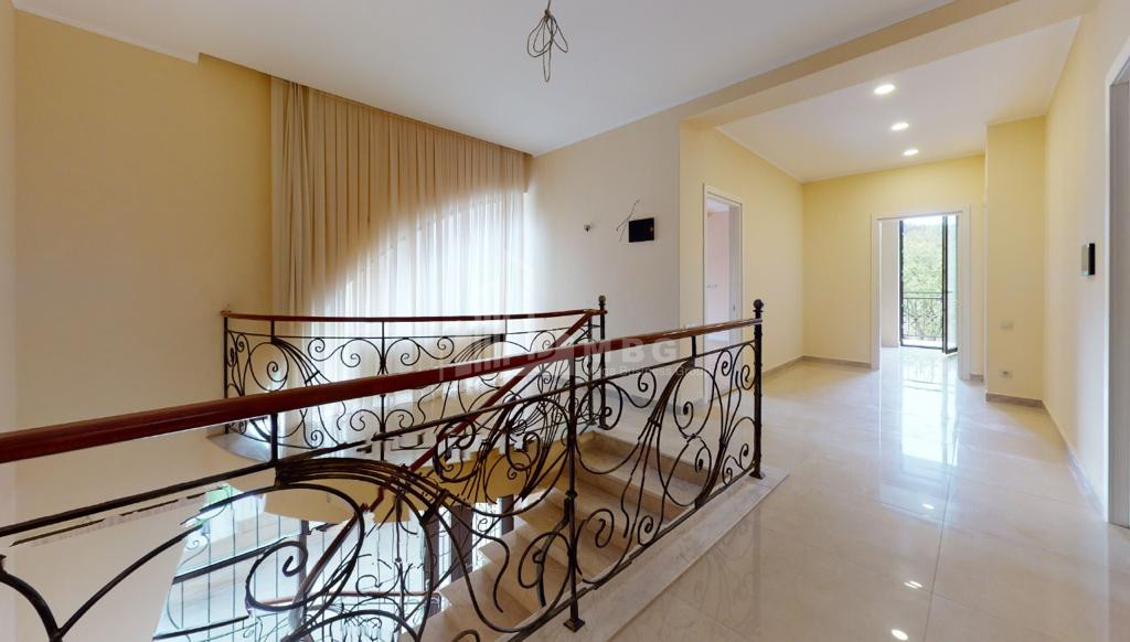 იყიდება სახლი - აგარაკი, დიღმის ჭალა