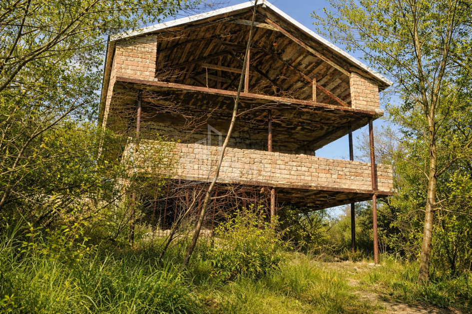 იყიდება ძველი აშენებული სახლი - აგარაკი მუხათწყაროში, მცხეთა