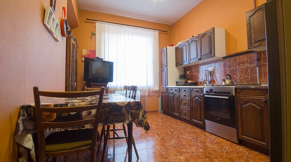 For Sale Flat, in Persati