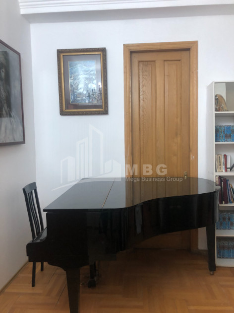 For Sale Flat, in Sololaki