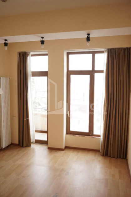 For Rent Hotel - Resort Commercial, in Mtatsminda District