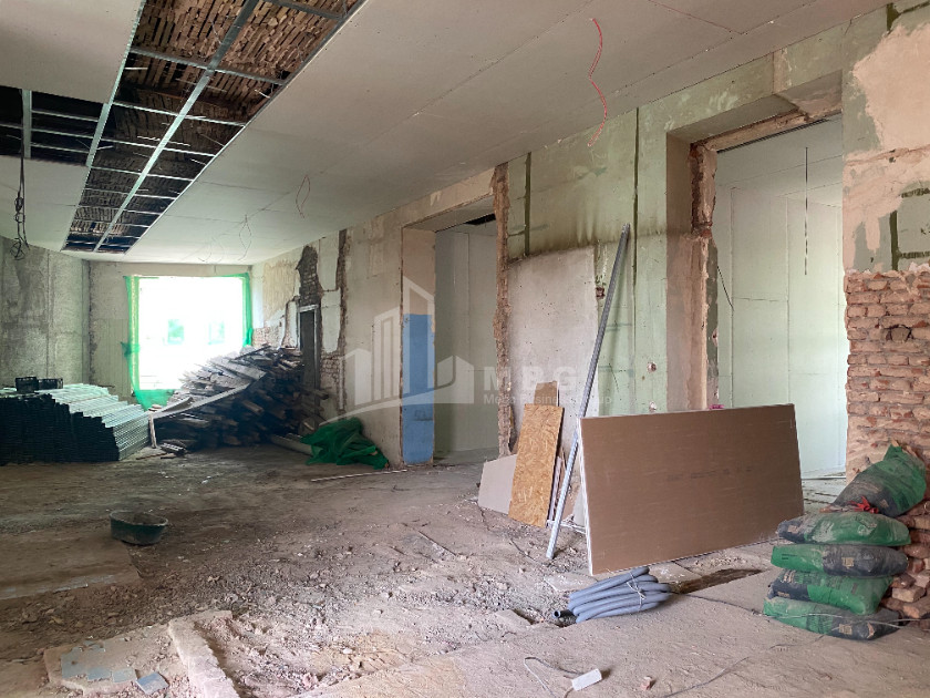 For Sale Hostel - Guesthouse Commercial, in Sololaki