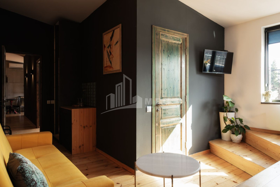 Продается Старое здание Квартира На проспекте Д. Агмашенебели, პლეხანოვი