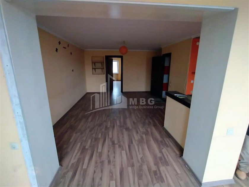 იყიდება ბინა, საბურთალო