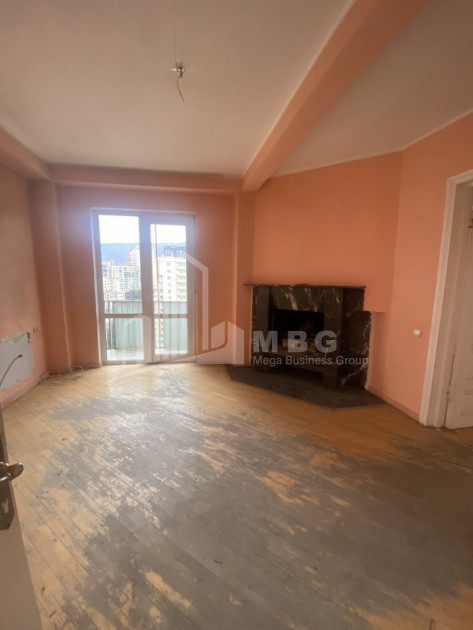 იყიდება ბინა, საბურთალო