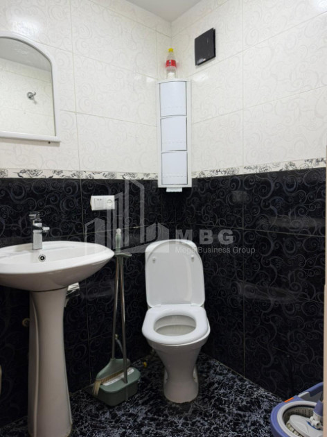 Продается Универсальный Коммерческий На улице А. Чикобава, ჩუღურეთი