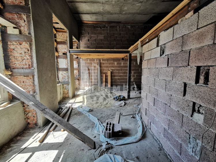 For Sale For office Commercial, in Kalaubani