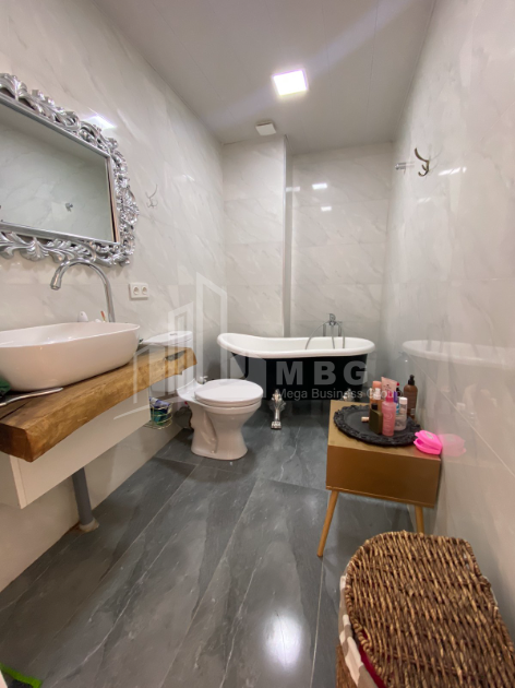 For Sale Flat, in Bagebi