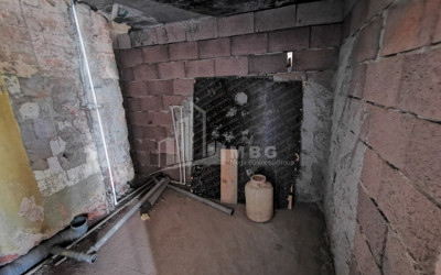 For Sale For office Commercial, in Kalaubani