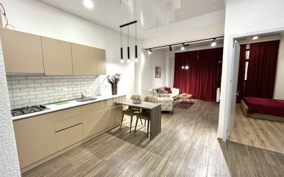 For Sale Витражный фасад Commercial, in Metromsheni