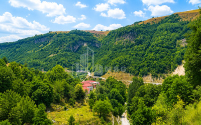 იყიდება სამოსახლო მიწის ნაკვეთი სოფელ მლეთაში, დუშეთი