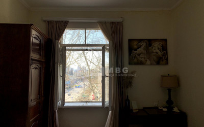 იყიდება ბინა, საბურთალო