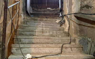 Продается Универсальный Коммерческий На улице А. Чикобава, ჩუღურეთი