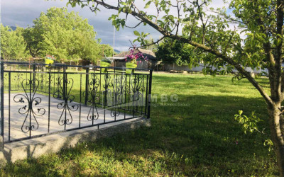 იყიდება სახლი - აგარაკი, არაგვისპირი