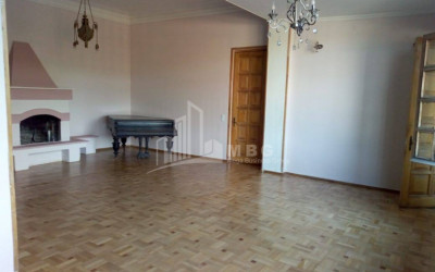 Продается Квартира, в Мтацминда