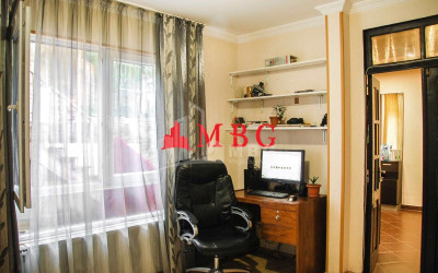 For Sale Flat, in Abanotubani