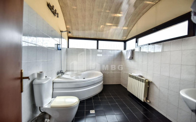 For Rent Hotel - Resort Commercial, in Mtatsminda District