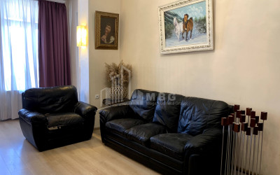 იყიდება ბინა, საბურთალო