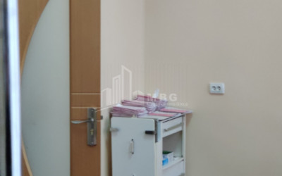 For Rent Building Commercial, in Okros ubani