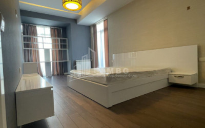 იყიდება ბინა, ვაკე