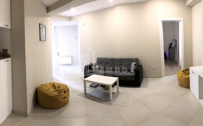 იყიდება ბინა, კუკია