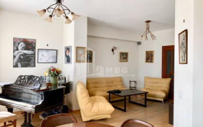 იყიდება ბინა, საბურთალო