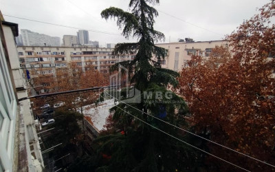 იყიდება ბინა, საბურთალო