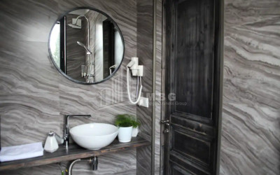 იყიდება ძველი აშენებული ბინა დ. აღმაშენებლის გგამზირზე, პლეხანოვი