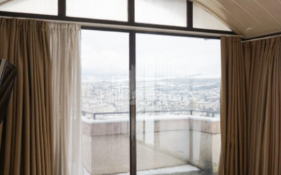 For Rent Hotel - Resort Commercial, in Mtatsminda District