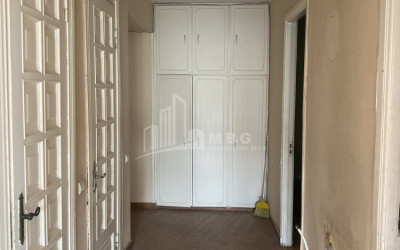 იყიდება ბინა, საბურთალო