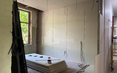 For Sale Hostel - Guesthouse Commercial, in Sololaki