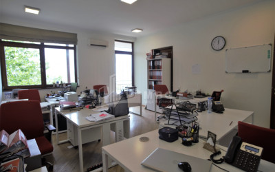 For Rent Building Commercial, in Mtatsminda