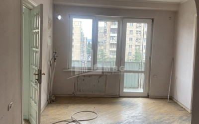 იყიდება ბინა, საბურთალო